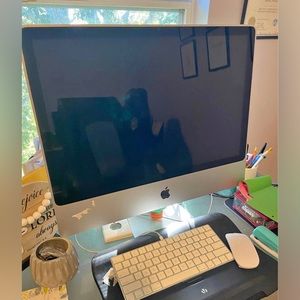 Apple computer desktop